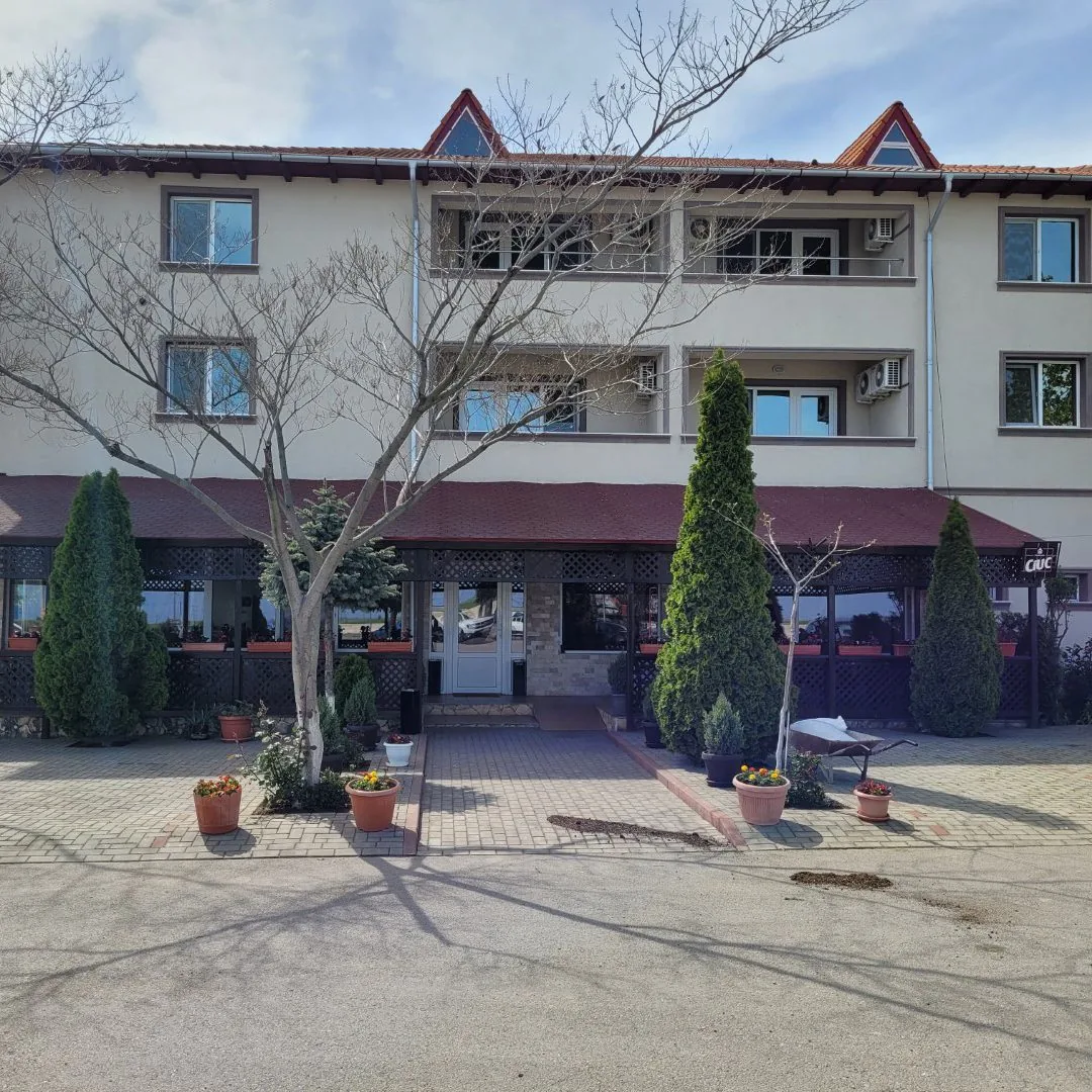 Hanul Kartali – cameră de oaspeți confortabilă